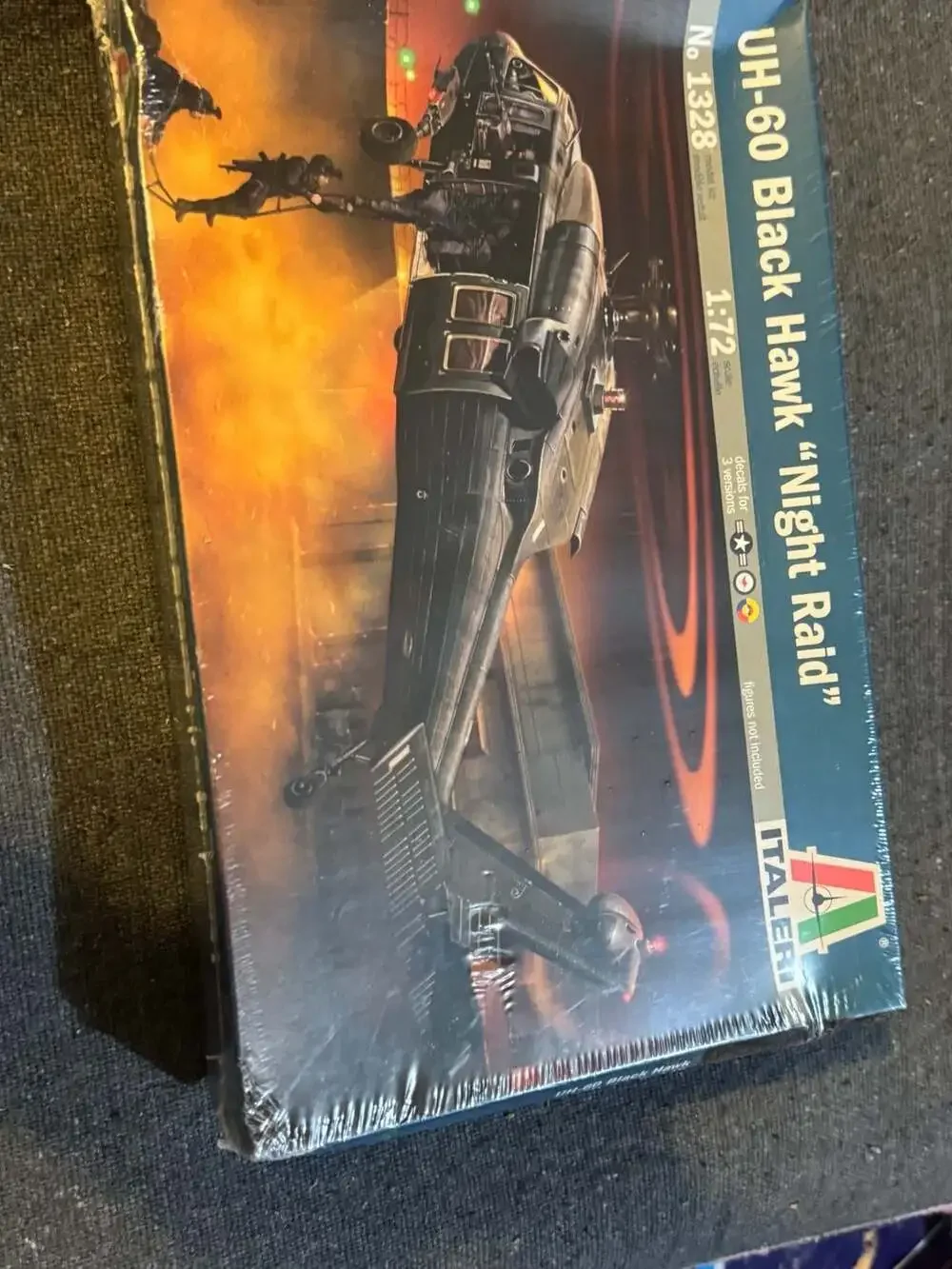 Italeri 1/72 1328 US UH-60/MH-60 Black Hawk 
